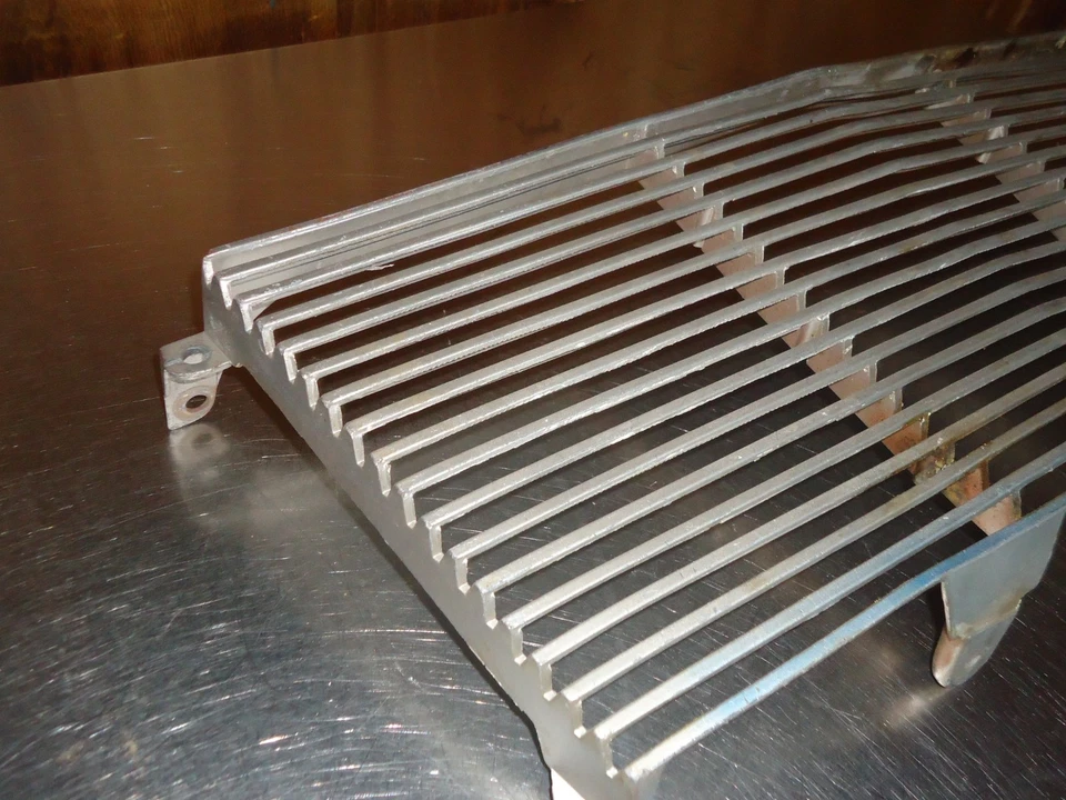 OEM Mopar 1964 1965 Plymouth Barracuda Center Grill Grille Needs Work Foto 2 de 4