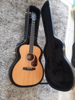Larrivee Acoustic Guitar. Model OM 03 with Hard Case. Made in Canada