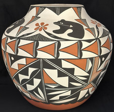 ACOMA PUEBLO POTTERY HUGE VASE WITH BEARS.......