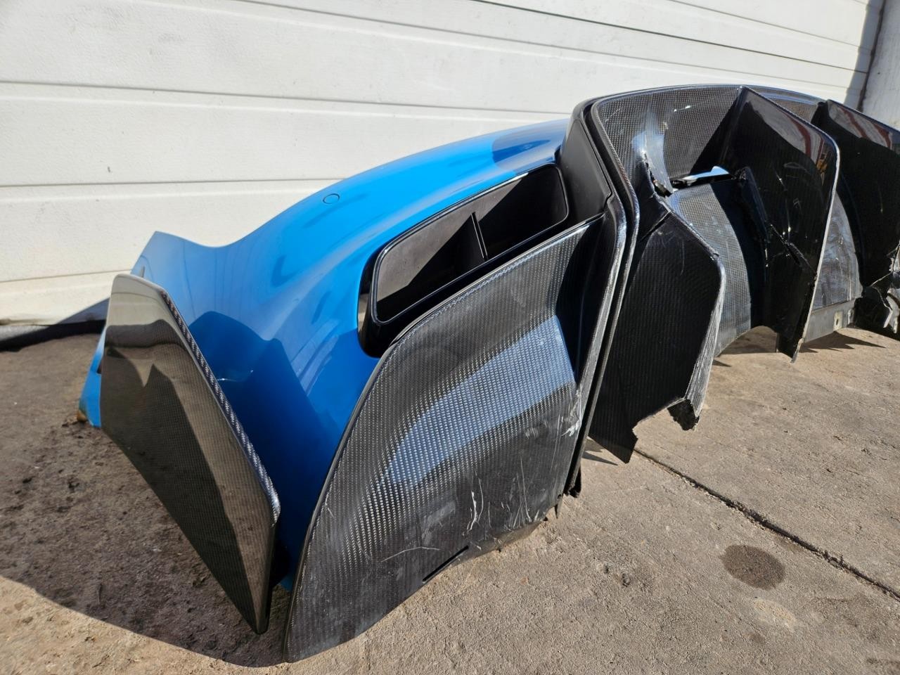 2017-2023 Audi R8 Plus OEM Rear Bumper Cover & Aftermarket Carbon Fiber Trim Ara
