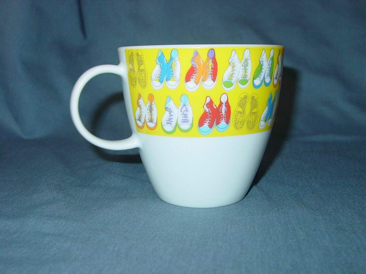 BED BATH & BEYOND Cup Mug Converse High Top Sneaker Design 16oz.