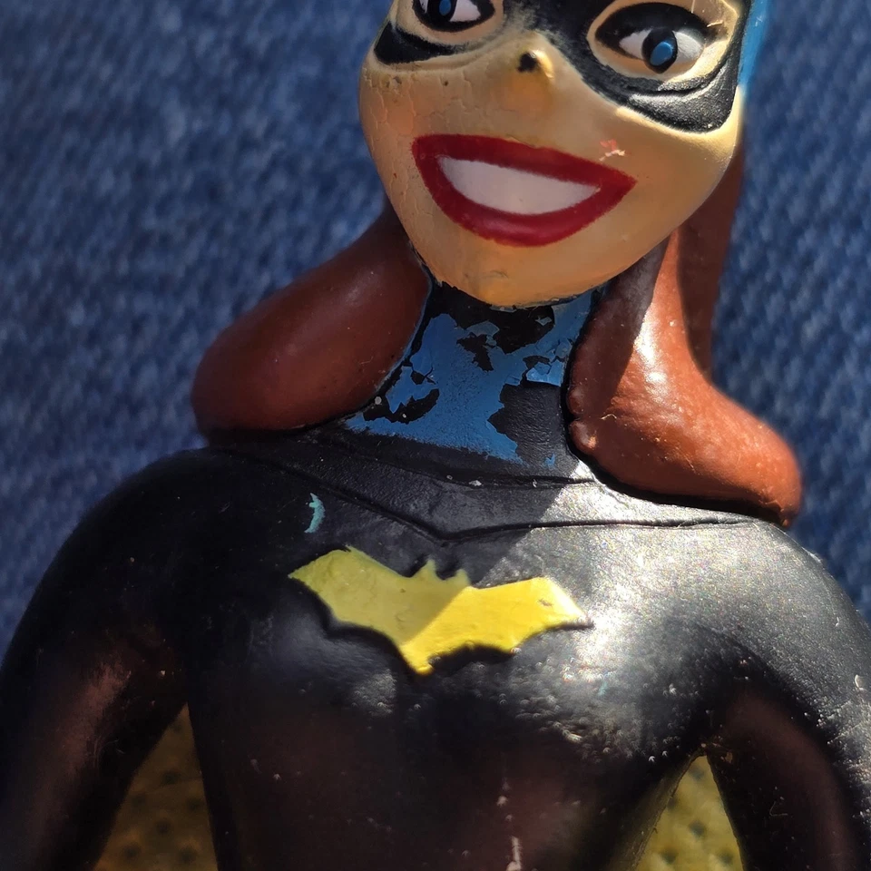 DC Batman The Animated Series Batgirl 5" Figure Bendable Bendy cape 2015used - Image 3 of 4