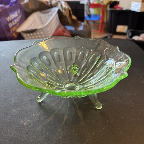 candy nut dish green depression glass footed vintage Vaseline Uranium scalloped