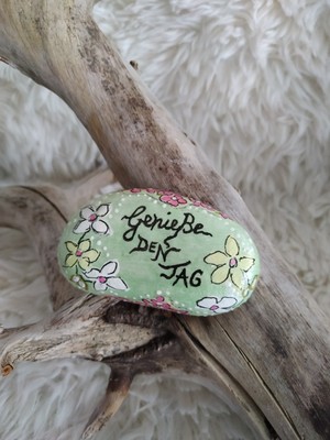 Stein handbemalt mit Spruch, Genieße den Tag, Geschenk, Mitbringsel, Motivation