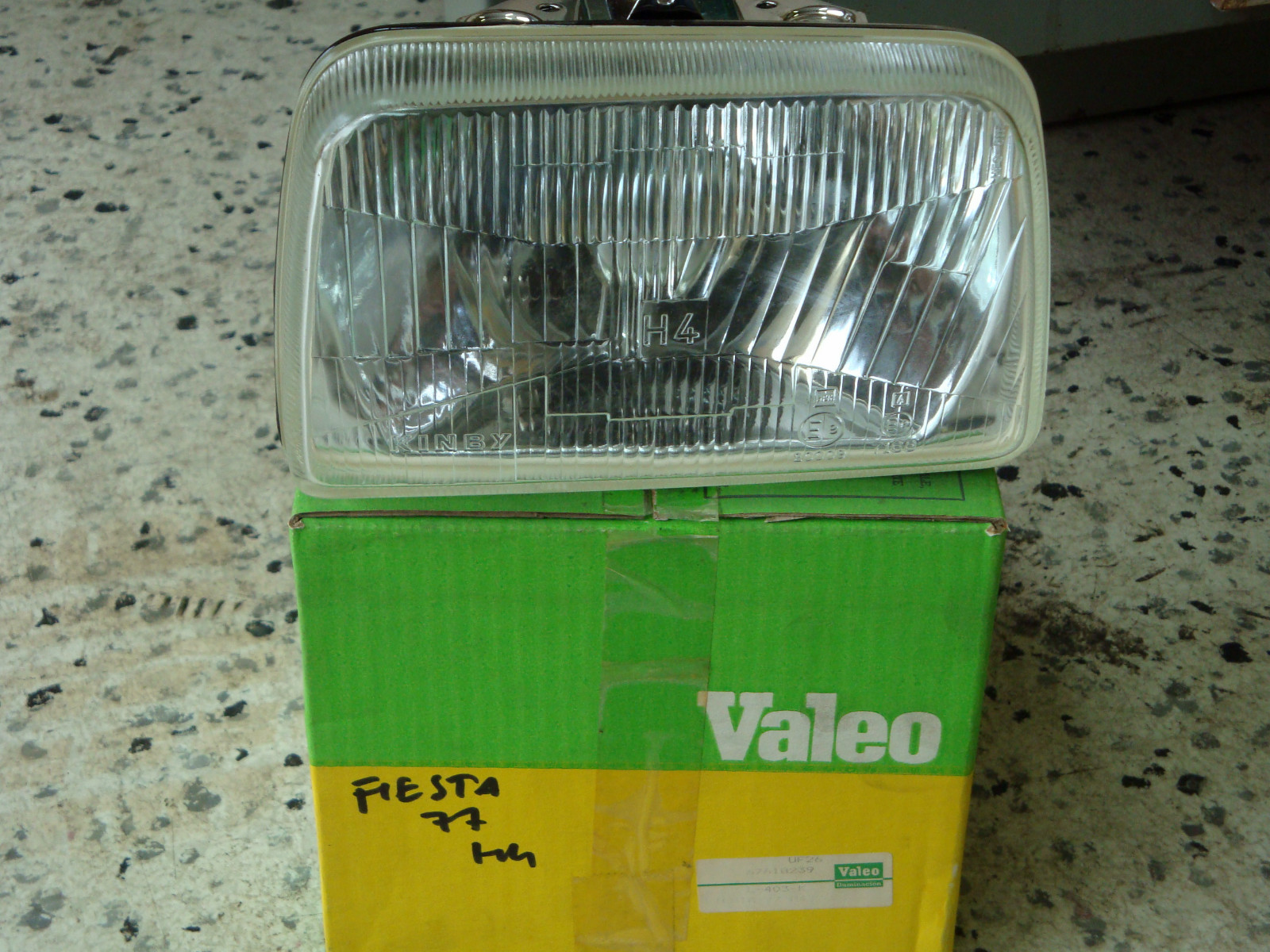 Front Left Headlight Ford Fiesta 77 - 84 H4 Orig. Valeo Cod. 67618239