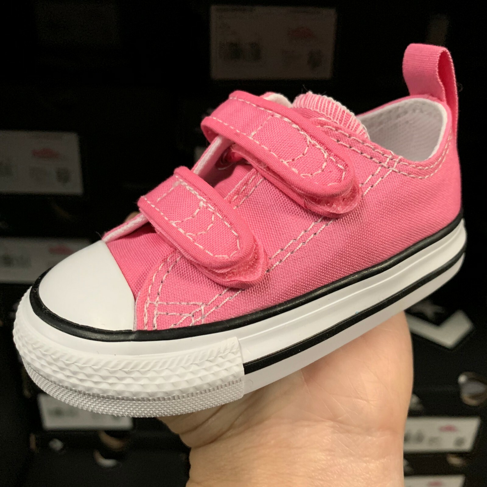 converse pink pow