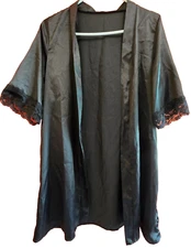 Women's Short Silky Open-front Robe Medium With Lacy Short Sleeves No Belt