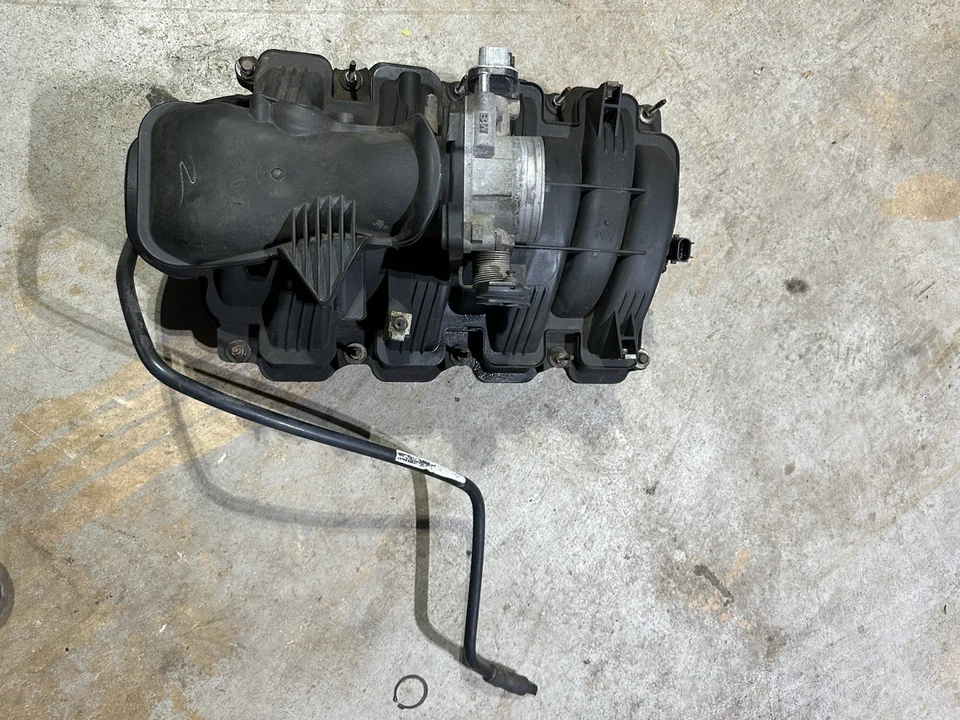 Dodge Ram 1500 2007 colector de admisión 4,7. incluye cuerpo acelerador con sensor Foto 2 de 4