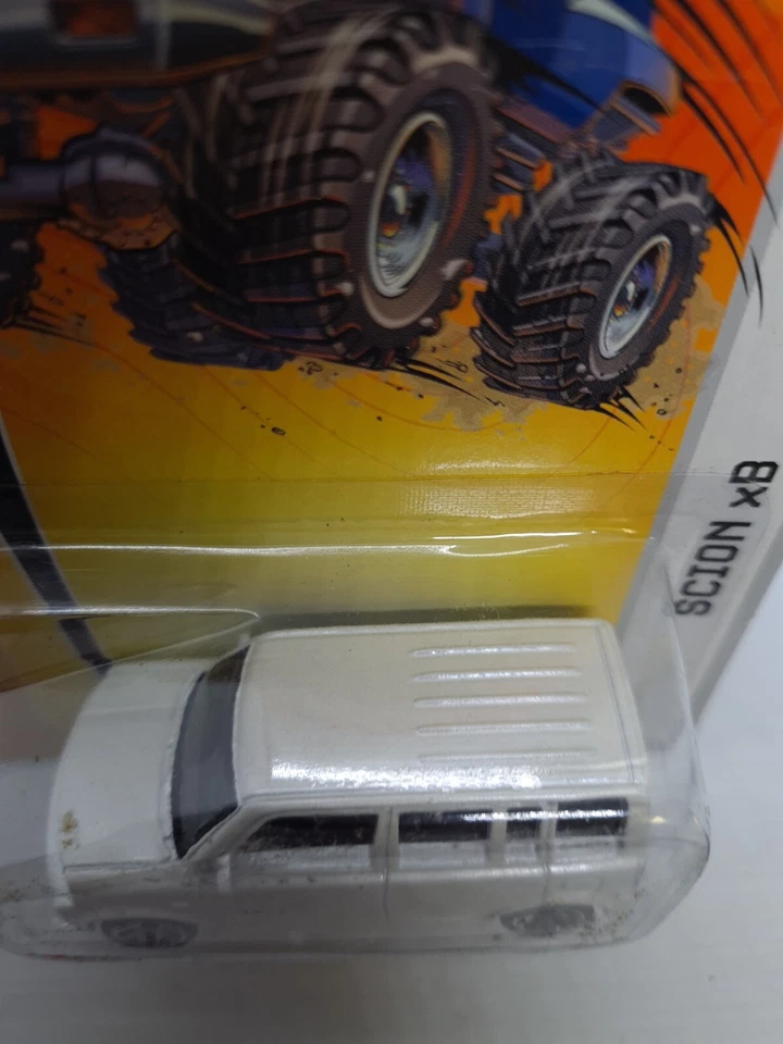 Matchbox MBX Scion xB Pearl White MB #7 Rare 2005 Diecast Metal Car J5589 New - Image 3 of 4