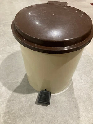 poubelle plastique de bureau ronde haut 23cm diam 21cm;beige/marron - Photo 1/2