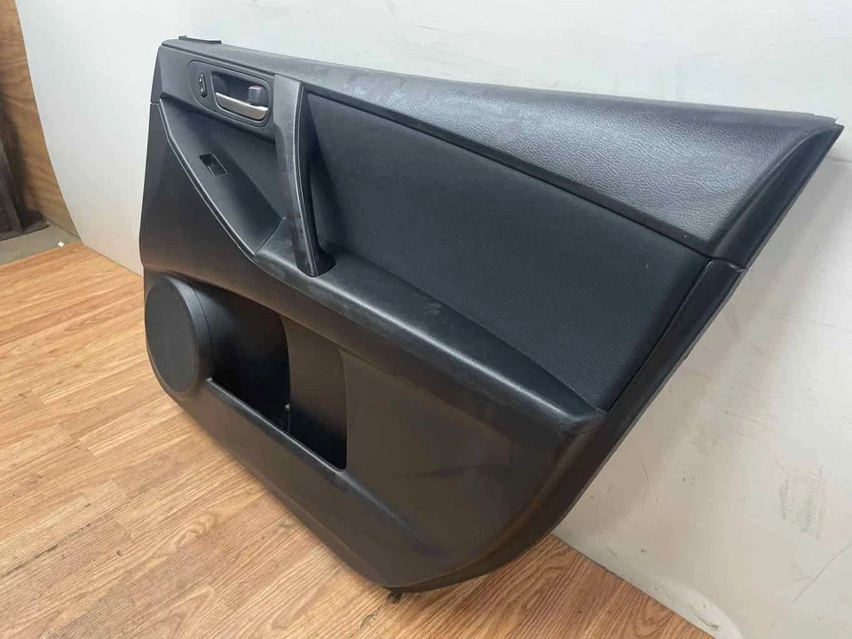 Panel de moldura de puerta de pasajero delantero derecho negro BBM2 68 420 para MAZDA 3 2010-2013 Foto 3 de 4