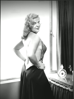 Cleo Moore Hochglanz Foto 8,5'' x 11'' umrandet #411