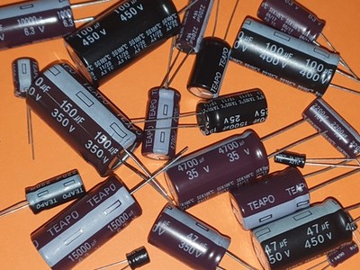 ELKO Elektrolyt Kondensator Auswahl 0,1µF - 15000µF / 6,3V - 450V Elkos 105°C