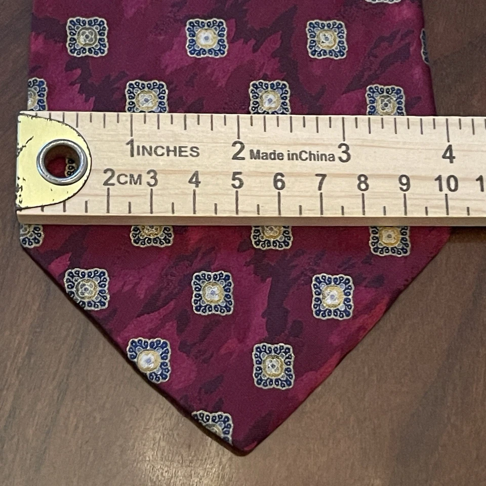 Vintage Roundtree & Yorke Burgundy Hand Made Silk Men’s Neck Tie Made In Usa - Image 4 of 4