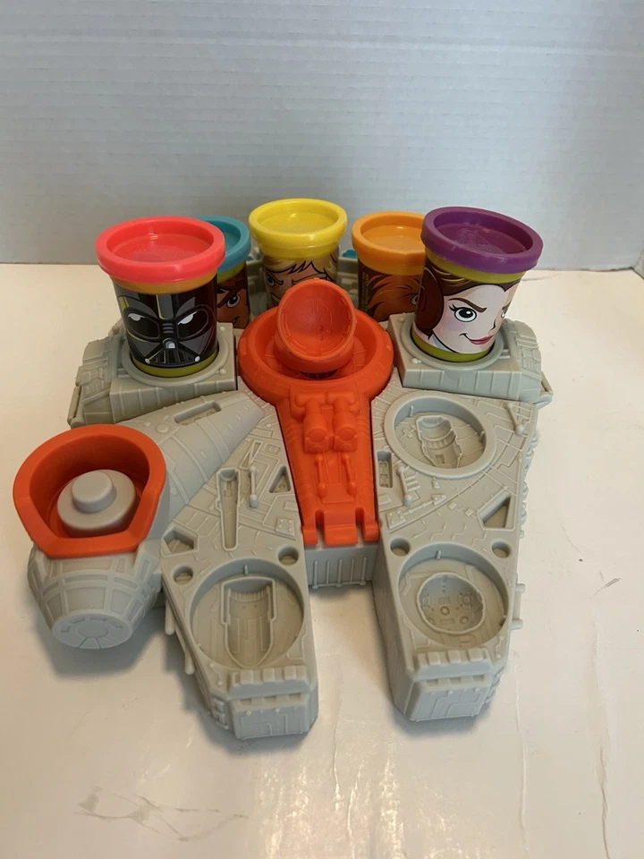 Play-Doh Star Wars Halcón Milenario con cabezales de lata. Completo. Leer. Foto 3 de 4