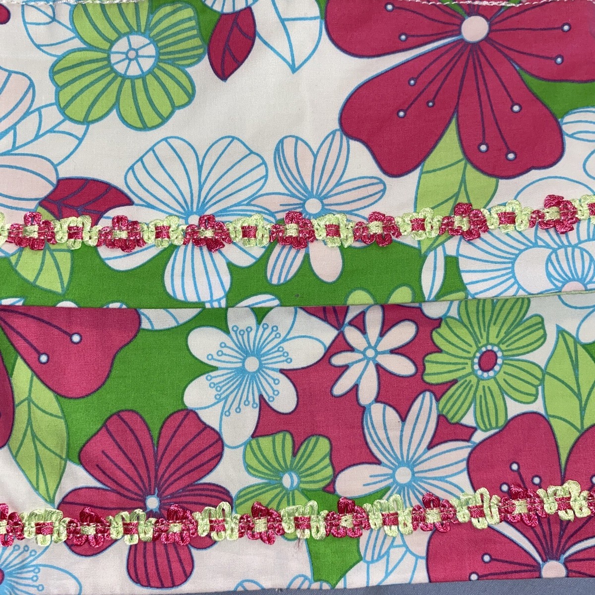 Quacker Factory Pink Capri Pants With Color Embroidered