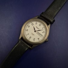 Klassische Regent OSCO Damen Uhr – Robustes Titan-Design mit Datumsanzeige