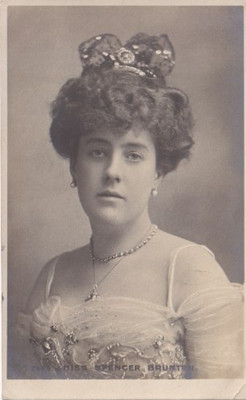Alte Postkarte mit Miss Spencer Brunton. Gestempelt 1904