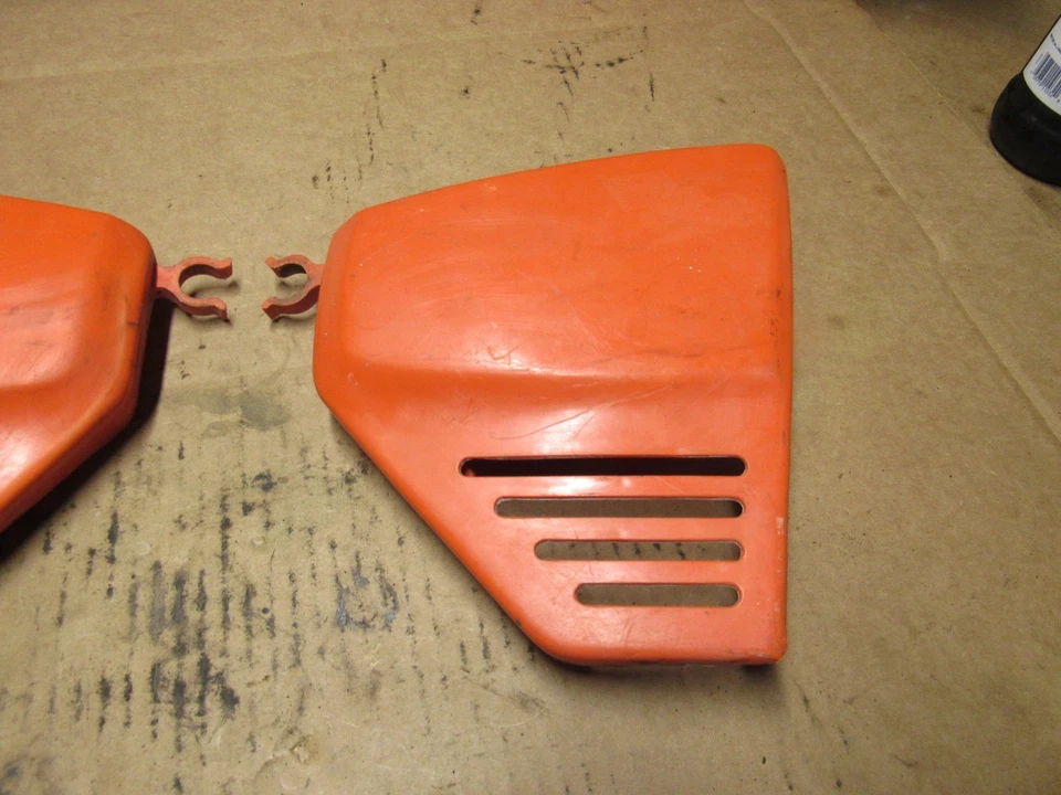 Левая и правая боковые крышки 1980 Kawasaki kl250 без повреждений - Изображение 2 из 4