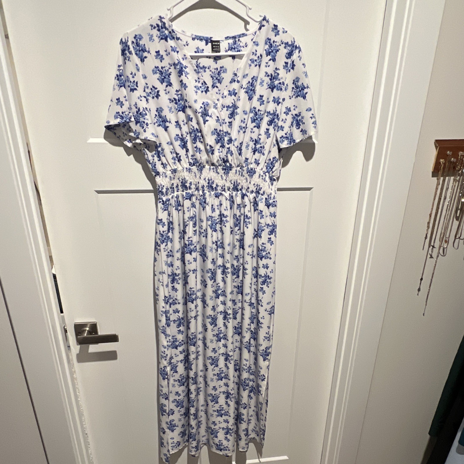 SHEIN Women’s White/Blue Floral V-Neck Wrap Maxi Dress Elastic Waist Size L