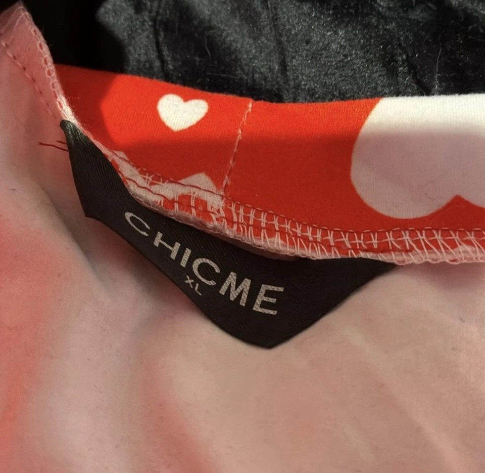 Pijama de Natal Chicme XL vermelho e branco peça única com corações e renas - Imagem 2 de 3