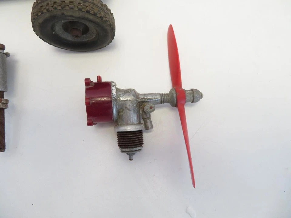 Vintage 1950s COX Thimble Drome "Prop Rod" Gas Powered Tether Car Untested - Image 2 of 4