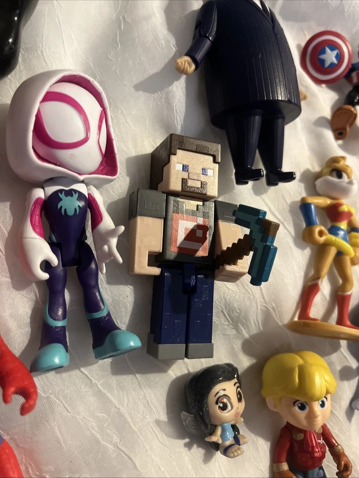 (11) Лот товаров с Фигурками Человек-паук, Чудо-женщина, Looney Tunes, Minecraft, DC, Тролли - Изображение 4 из 4