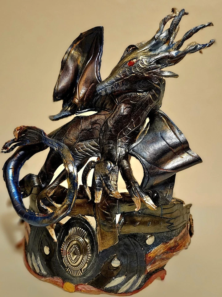 Cabecero Disfraz Dragón Cuero Foto 4 de 4