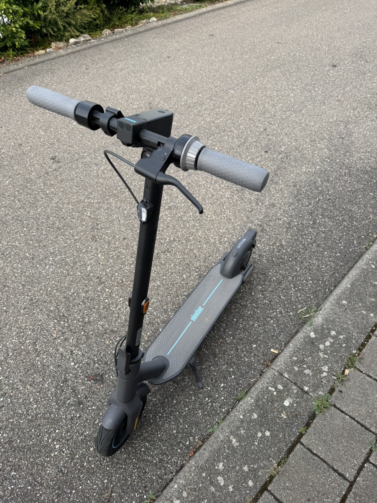 Bild 1 von 2