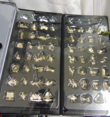 Hasbro Gaming Monopoly 64 Pieces Signature Token Edition Board