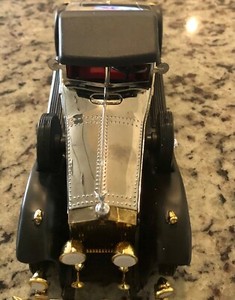 Brand New, Collectible ,vintage 1931 Bentley Roadster model car with radio