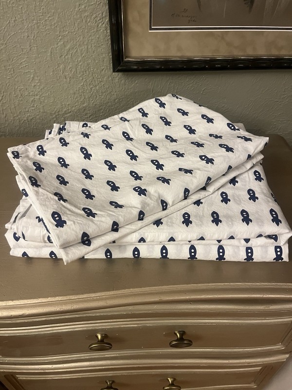 Land of Nod Twin Flat Sheet Space Ship x2 , Pillowcase x2.