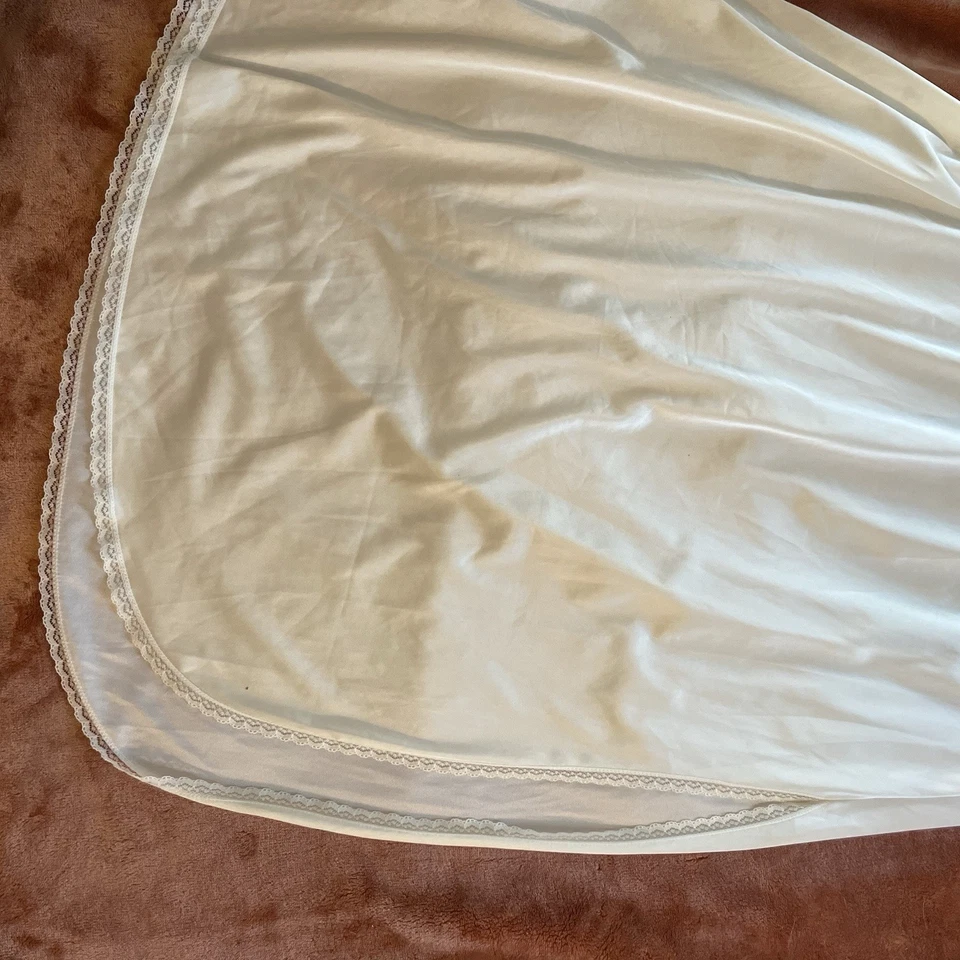 Falda sin cordones Vanity Fair Style 11-760 blanco roto satinado encaje talla grande Foto 3 de 4