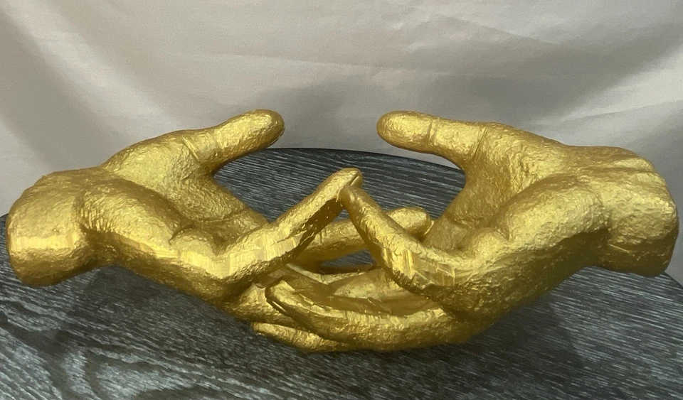 Escultura de mano decorativa dorada - Centro de mesa moderno de manos vinculadas - Decoración del hogar Foto 3 de 4