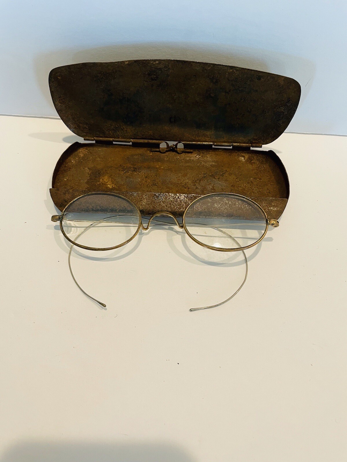 Antique Round Gold Frames And Case Gem