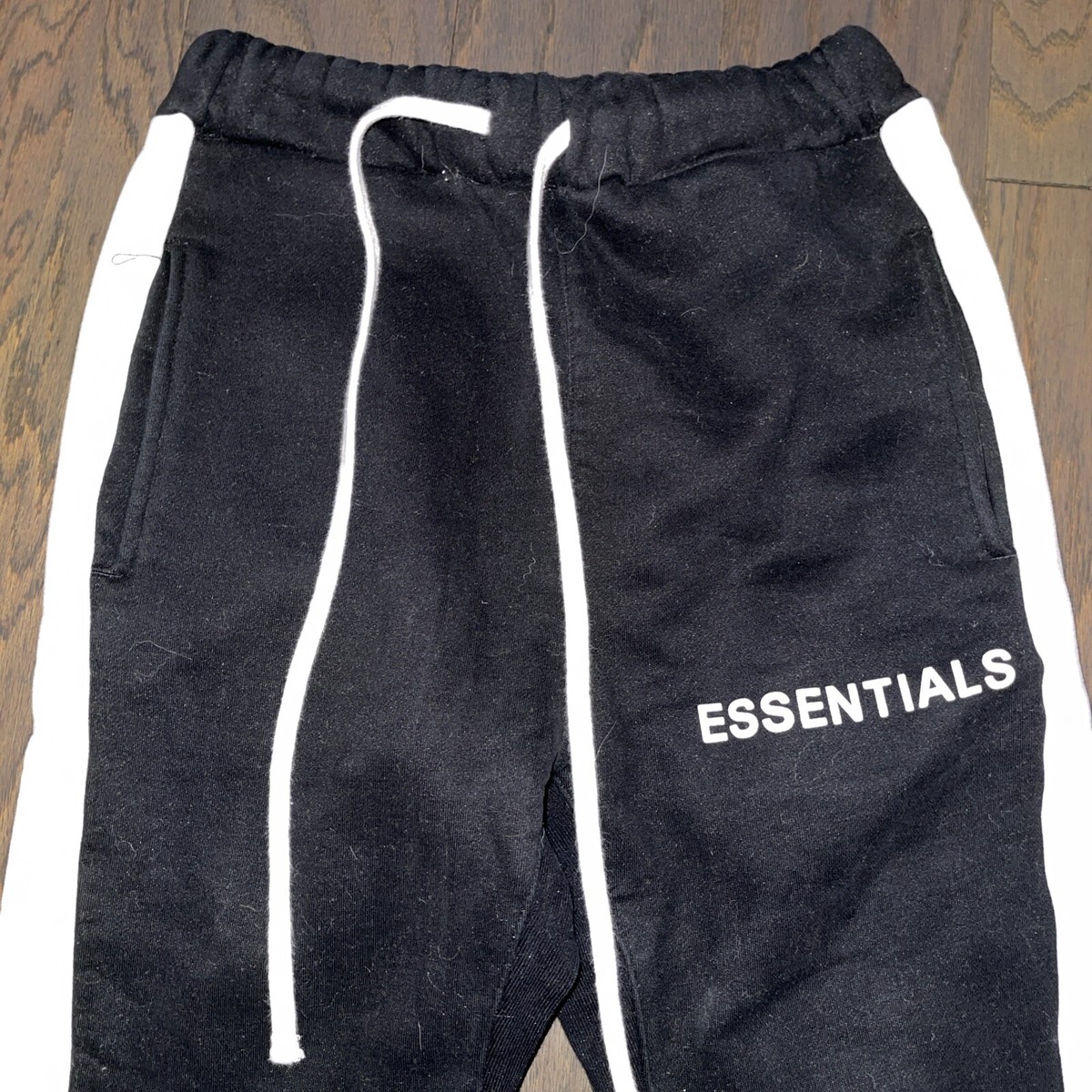 Fear of God Essentials Side Stripe Sweatpants Black/Cream FW Fear of God Essentials Side Stripe Sweatpants Black/Cream FW
