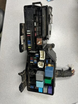 2005-2010 Toyota Avalon Engine Fuse Box OEM
