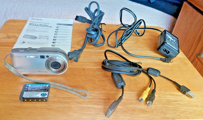 Sony Cyber-shot DSC-P200 Digital Camera w/2GB Memory Stick Duo & all Accessories