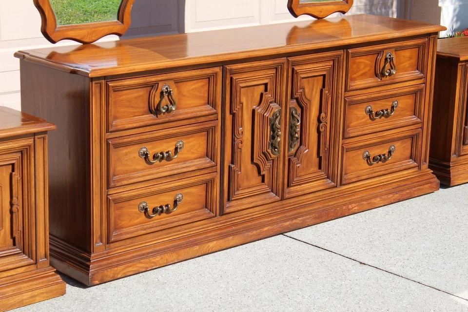 Cómoda blanca de madera maciza para muebles finos con dos espejos y noches a juego 1970 Foto 4 de 4