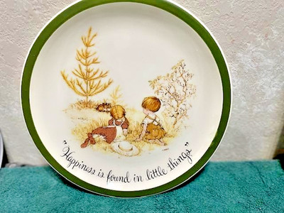 Holly Hobbie Collector s Plate 'Happiness is Found in the Little Things ''