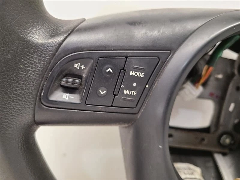 Volante KIA FORTE 2010-2013 negro con controles 561101M650WK      Foto 2 de 4