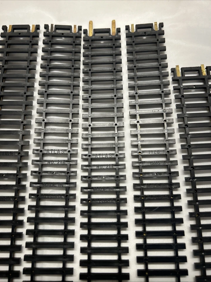 Atlas 9" HO Vintage Snap Track No. 21 and (1) Vintage 6T All Austria Set of 6 - Image 4 of 4