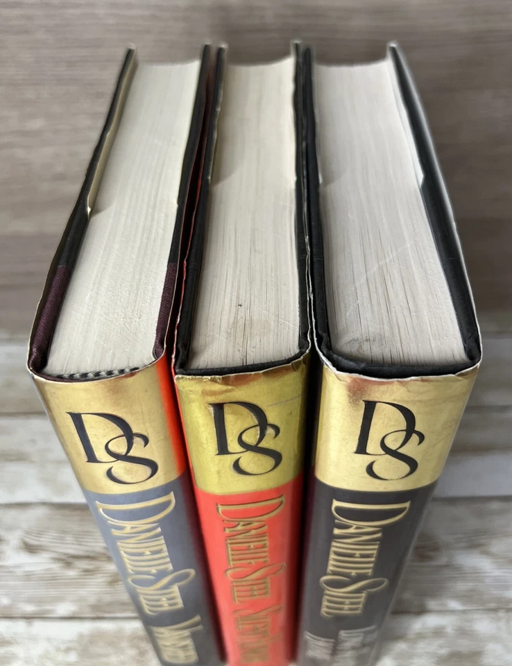 Lot 3 ~ Danielle Steel Hardcover w/DJ Books - Vanished, Silent Honor, Long Road - Imagem 2 de 4