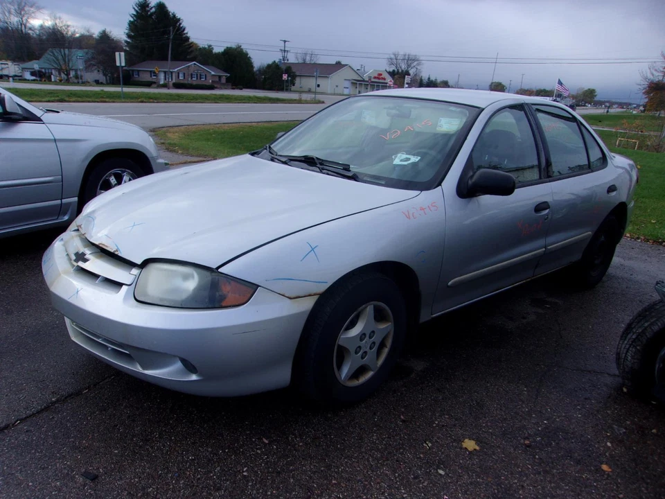 Used Right Tail Light Assembly fits: 2004 Chevrolet Cavalier quarter panel mount - Imagem 3 de 4