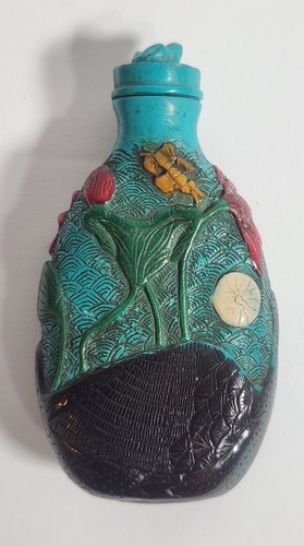 VINTAGE CHINESE SNUFF BOTTLE, CARVED ETCHED TURQUOISE DUCK POND SCENE W/LADLE
