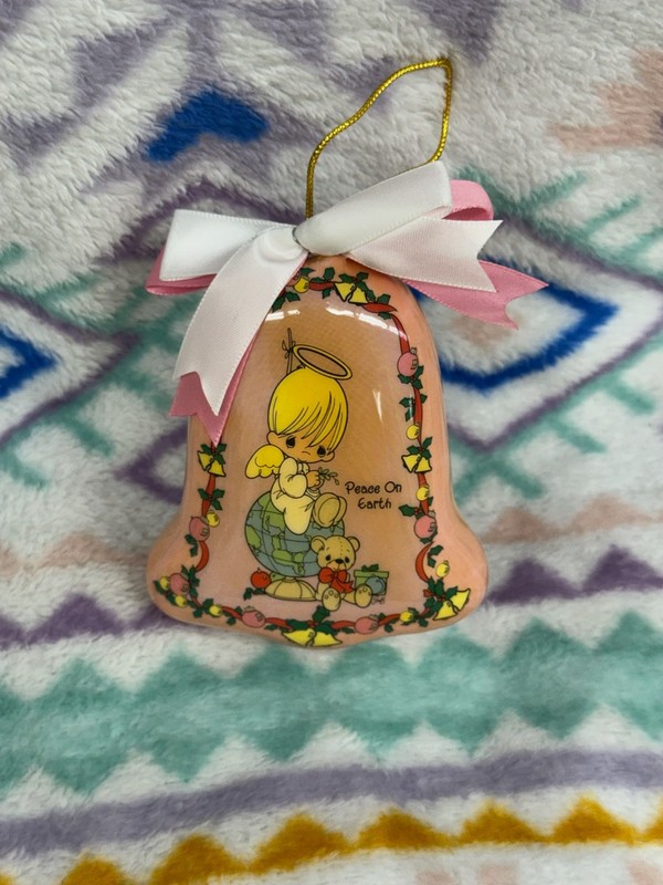 Vintage 1996 Precious MOMENTS ENESCO ORNAMENT Bell Shaped Peace On Earth