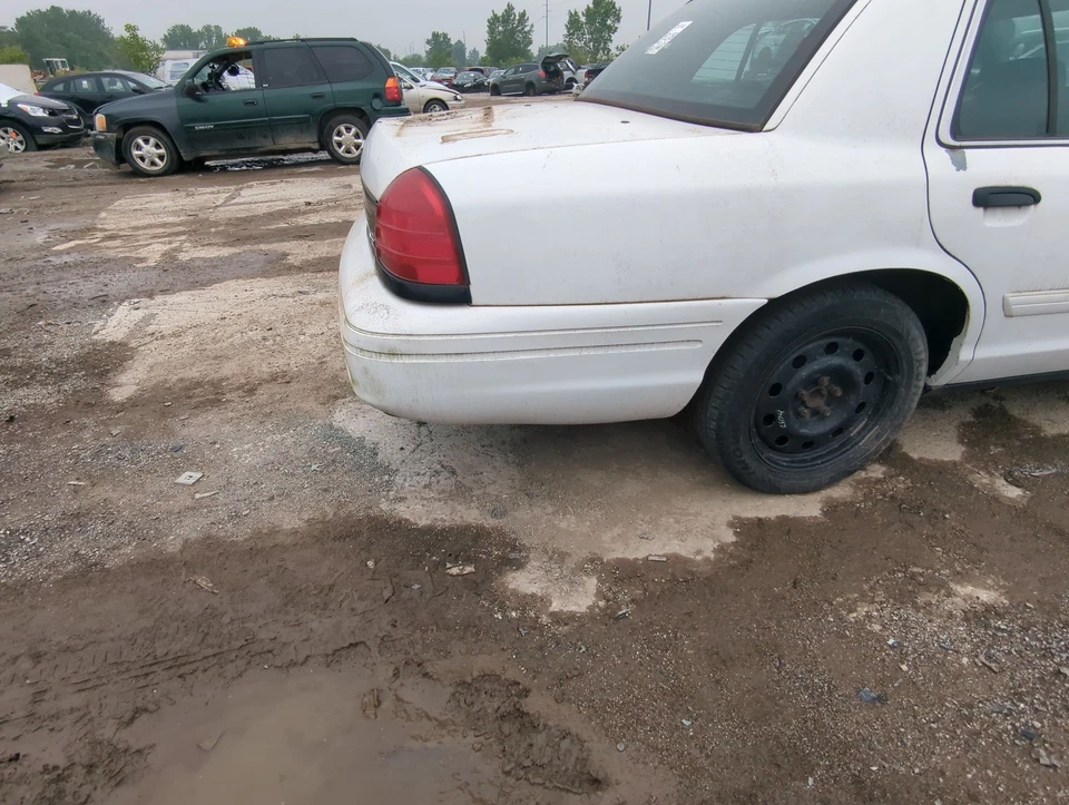 2000-2011 Ford Crown Victoria Rear Bumper Assembly Oem TQI6B — 第 3/3 张图片