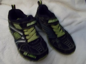 size 13 light up skechers