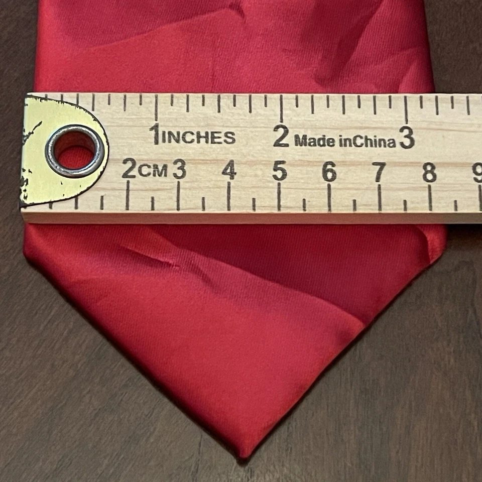 Geoffrey Beene Red Hand Made 100% Polyester Men’s Neck Tie Made In China - Image 4 of 4