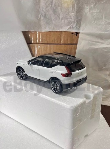 1:18 Scale 2022 Volvo XC40 T5 Momentum Crystal White Metallic Diecast Model Car - Picture 21 of 22